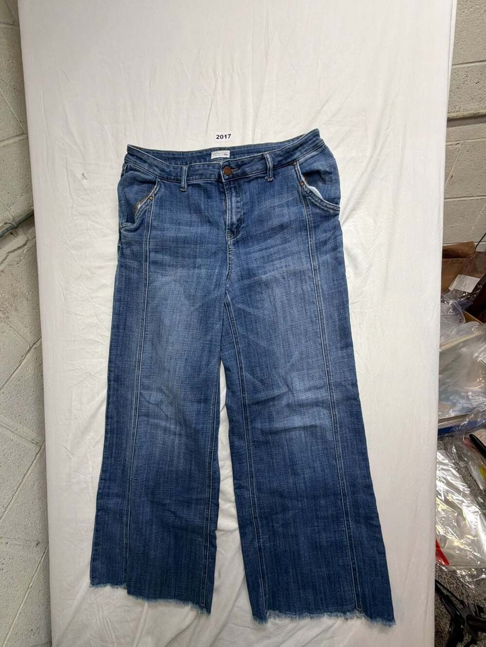 Hint of Blu Wide Leg Jeans Size 16 Blue Denim Raw Hem